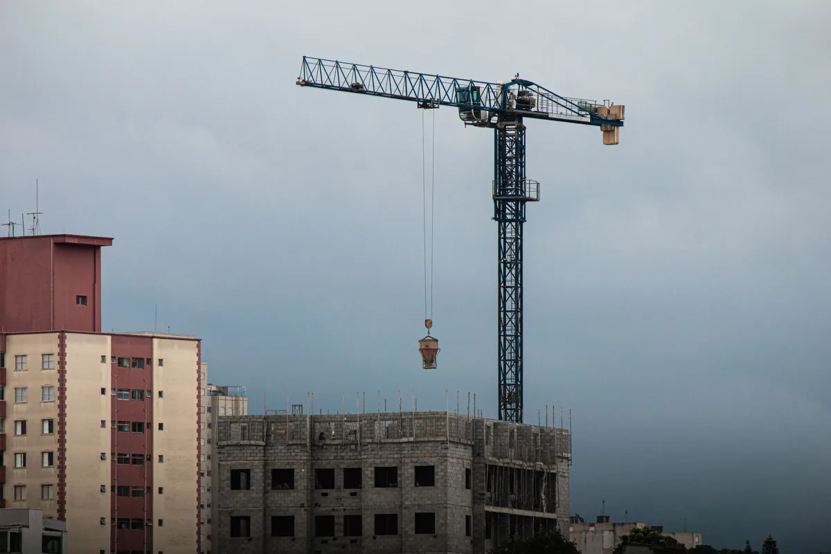 Un chantier de construction — la ville de Dakar.