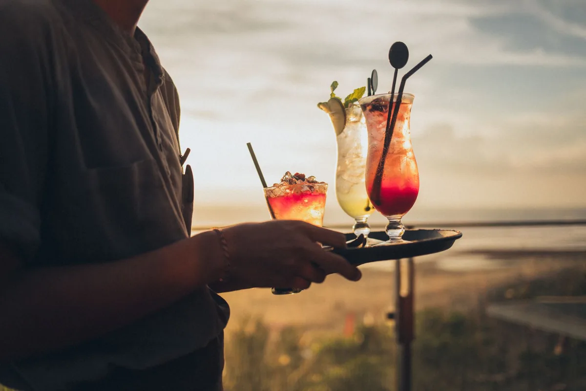 Un cocktail tropical — une plage du littoral sénégalais.