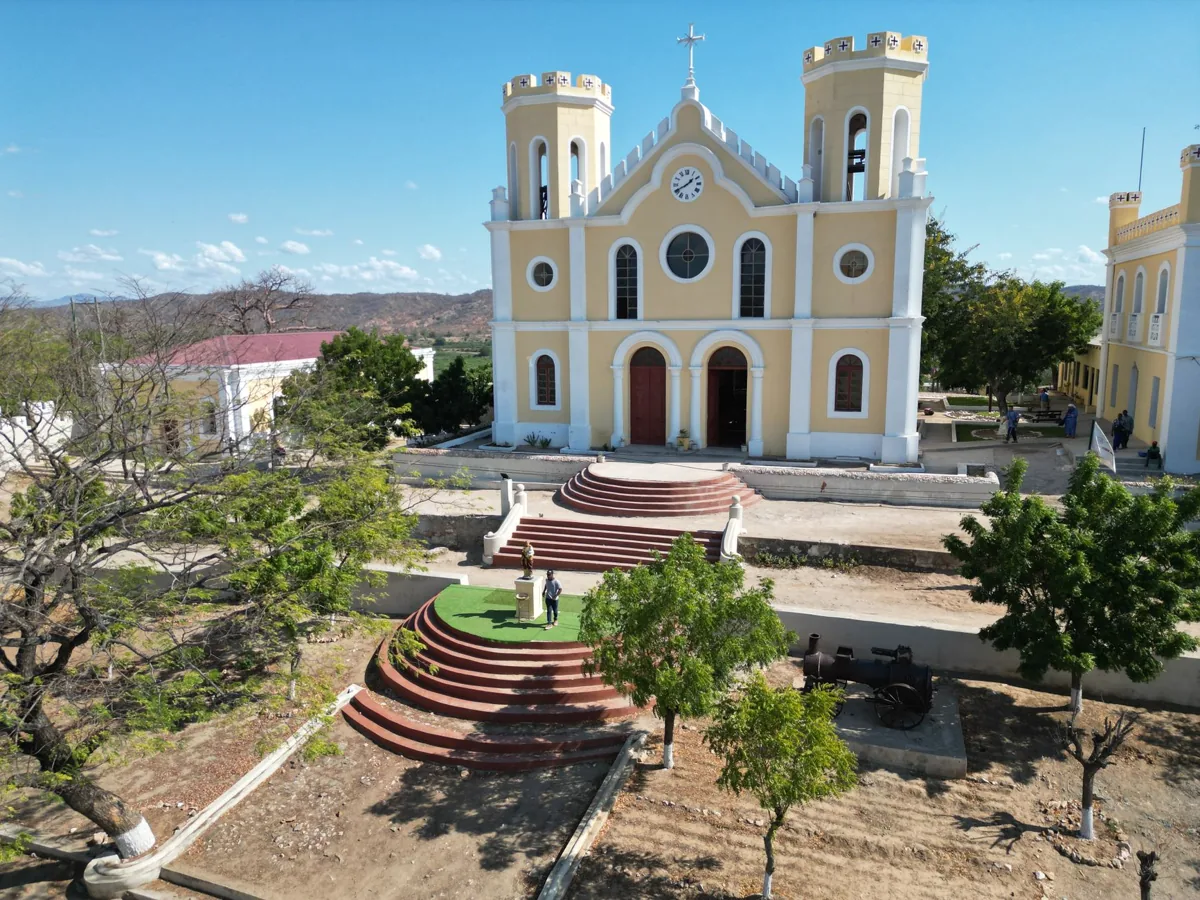 Une église — un paysage sénégalais.