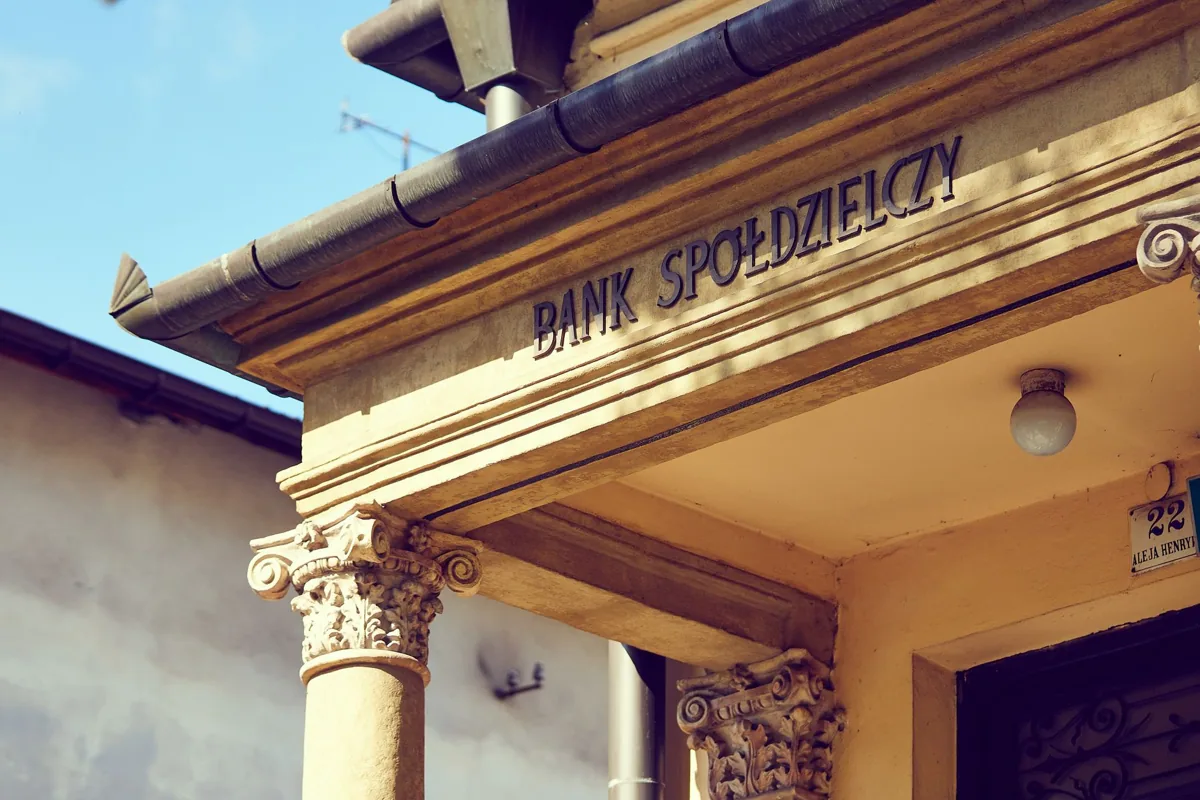 Un guichet de banque — une agence bancaire.