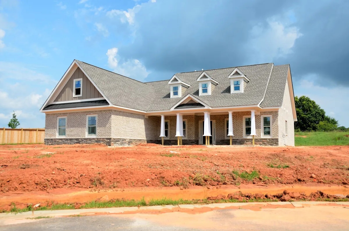 Un bien immobilier — un chantier de construction.