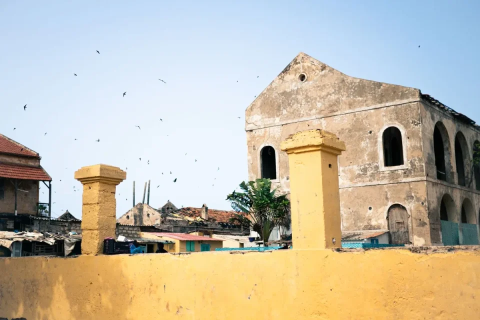 Un bien immobilier — un paysage sénégalais.