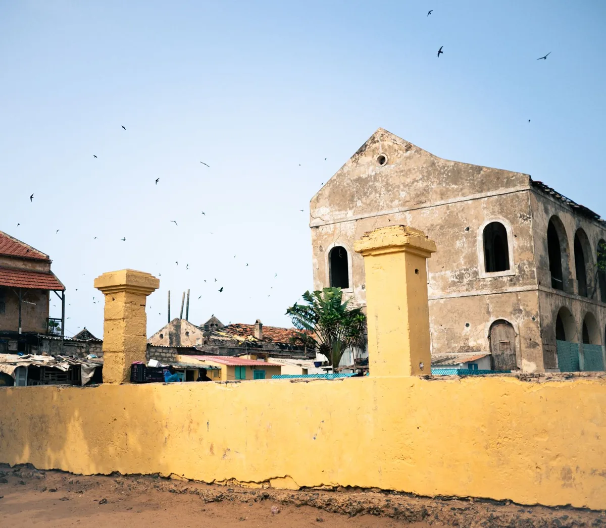 Un bien immobilier — un paysage sénégalais.