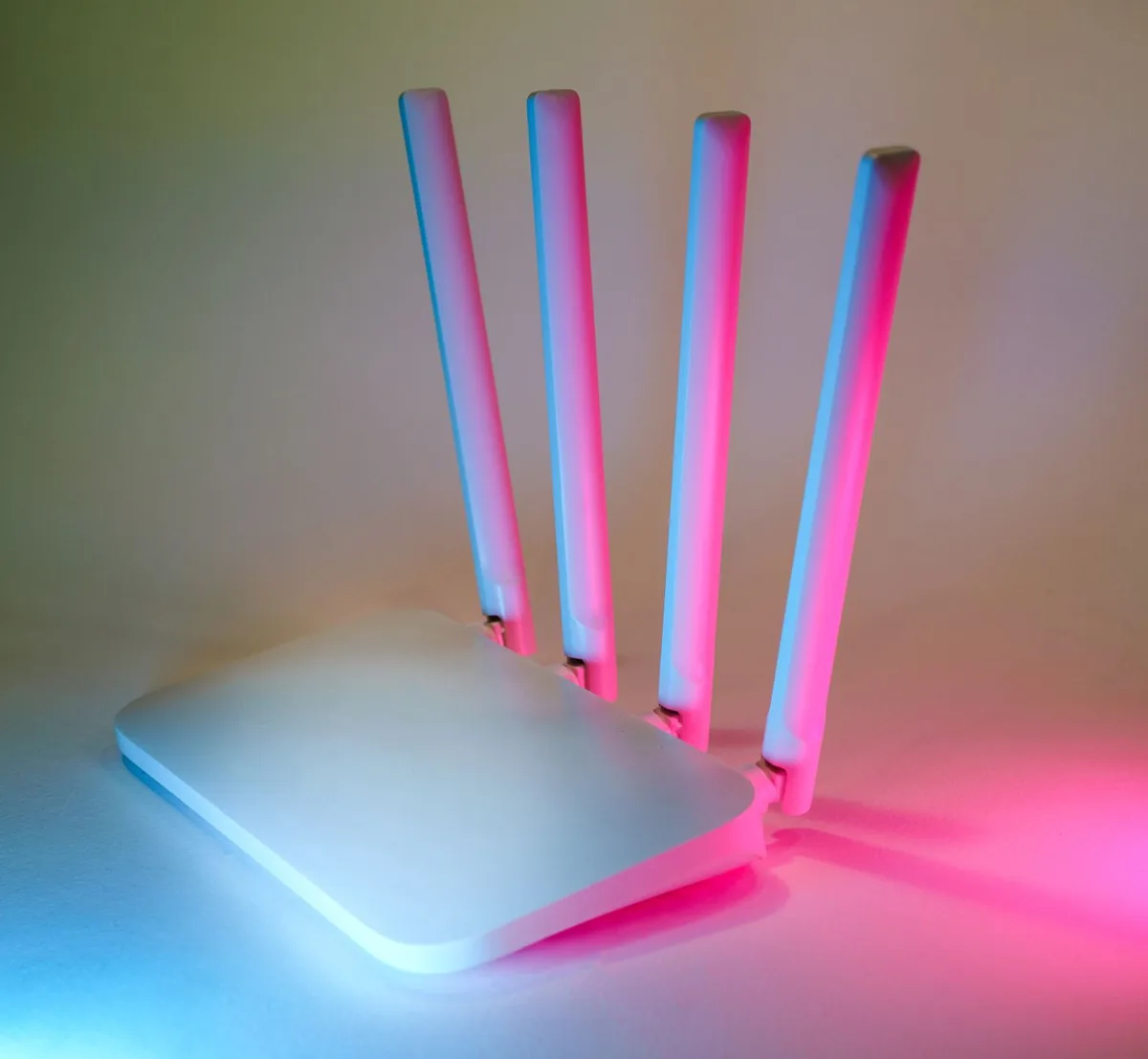 Une connexion internet — un smartphone.