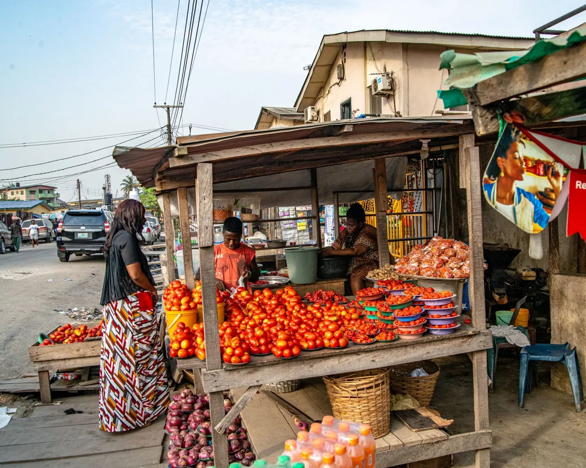 Un marché sénégalais animé — la ville de Dakar.