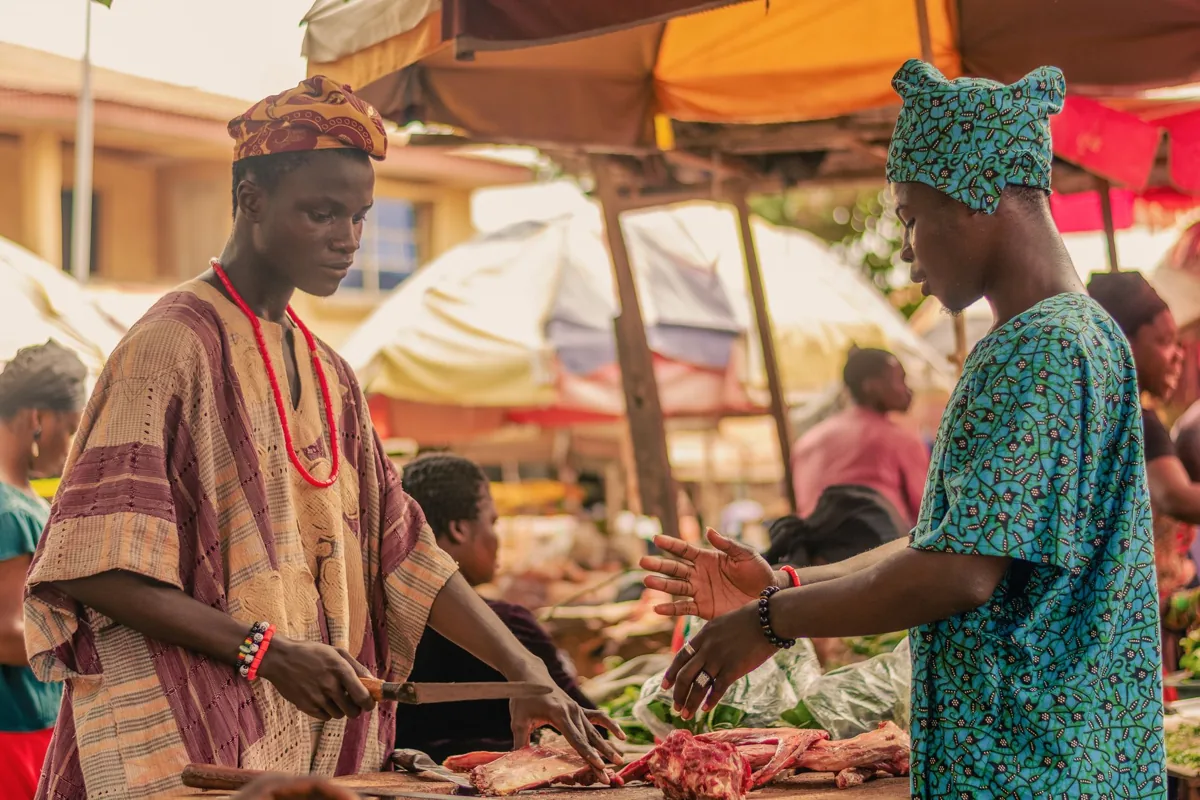 Un marché sénégalais animé — la ville de Dakar.