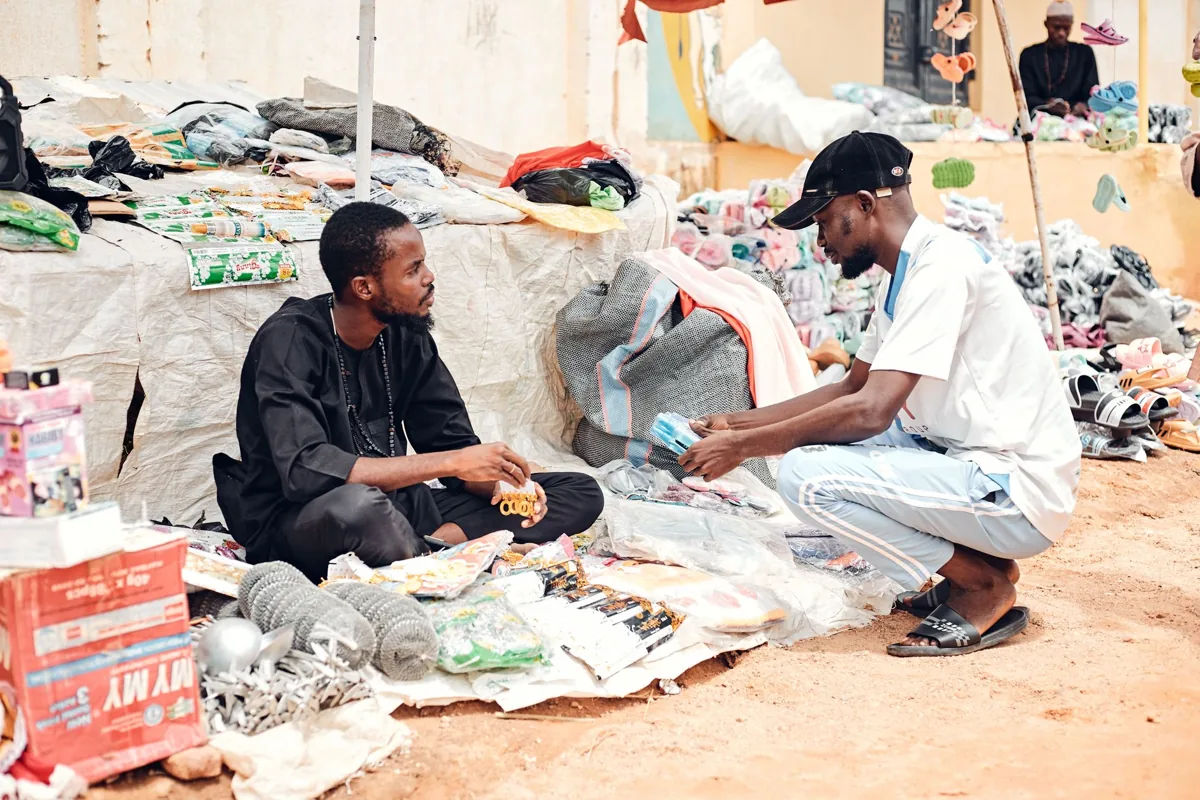 Un marché sénégalais animé — la ville de Dakar.