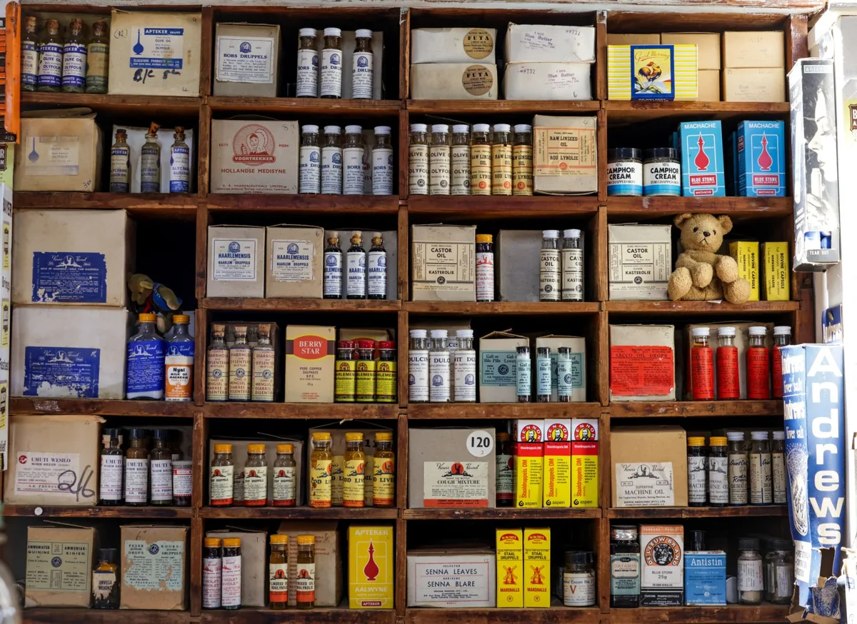 Rayonnage de médicaments dans une pharmacie