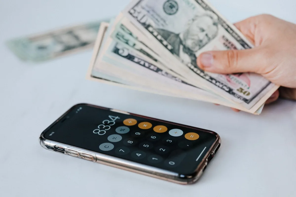 Un paiement mobile — un smartphone.