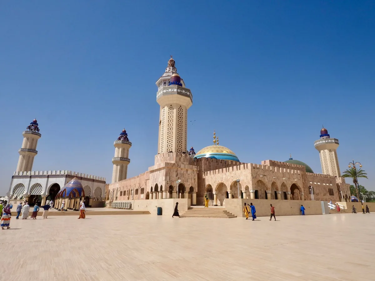Une mosquée — un paysage sénégalais.