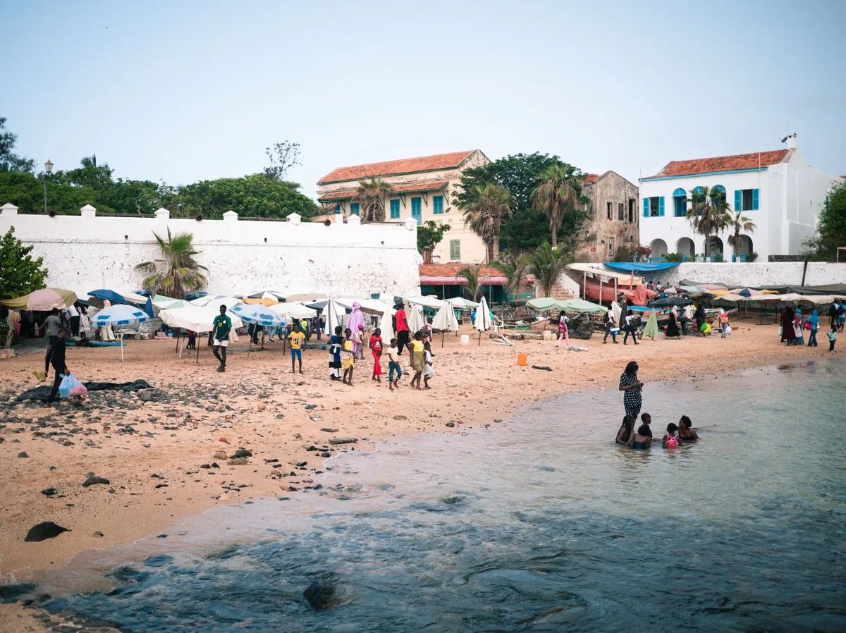 Une plage du littoral sénégalais — un paysage sénégalais.