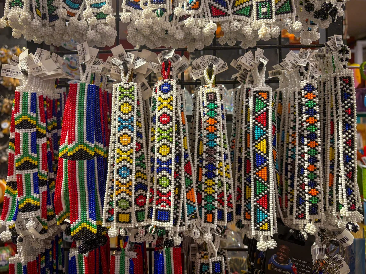 Des objets artisanaux à vendre — des objets artisanaux.