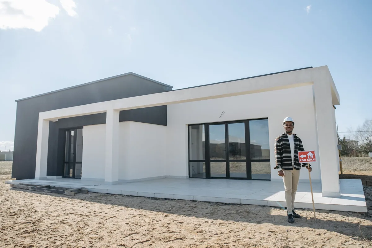 Un terrain à bâtir — un chantier de construction.