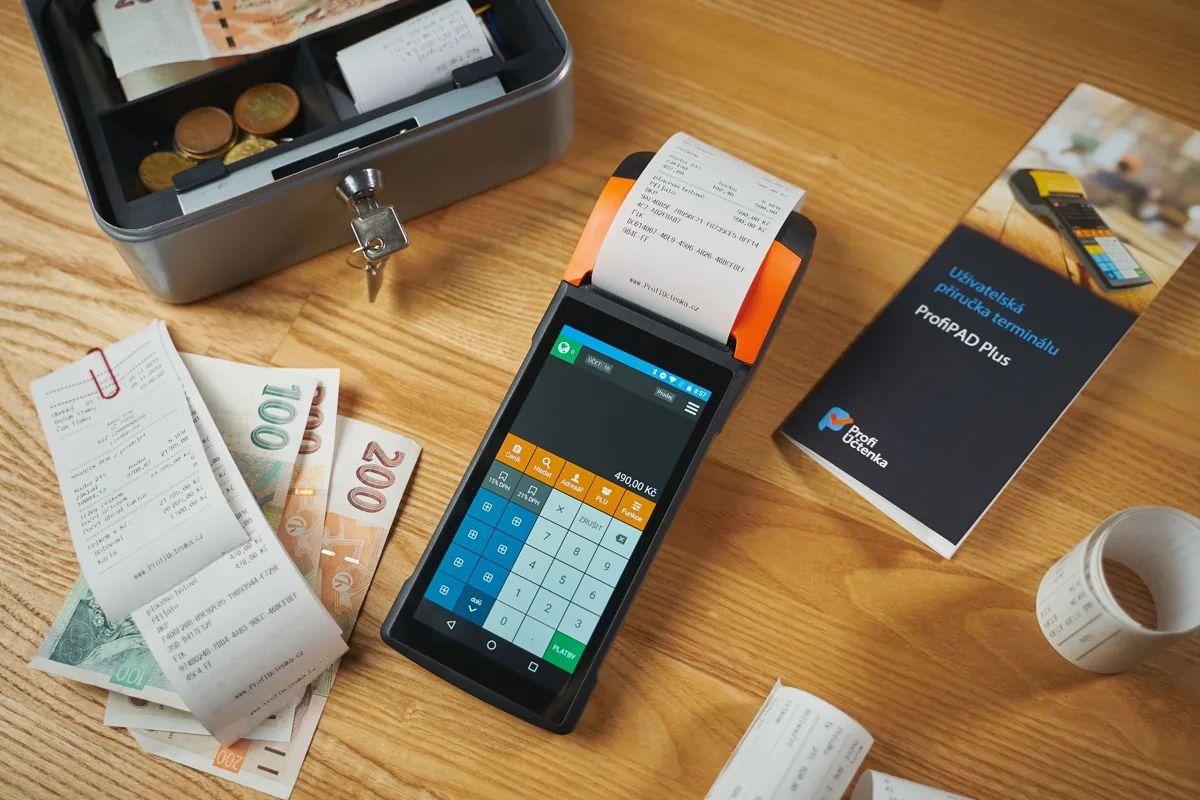 Un service de transfert d'argent — un paiement mobile.