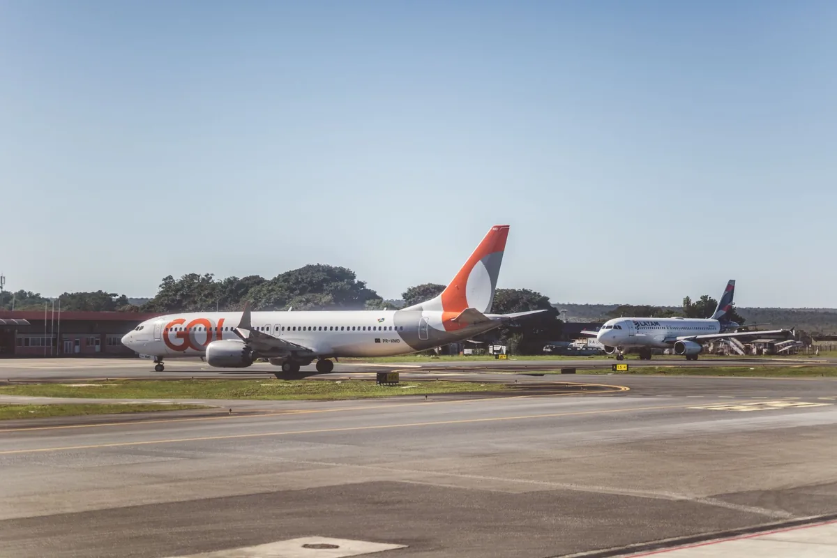 Un voyage en avion — un aéroport.